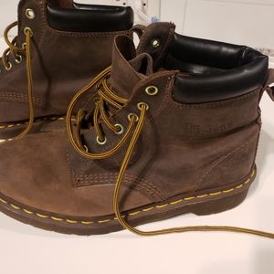 Boots, brown, size 8, excellent condition
